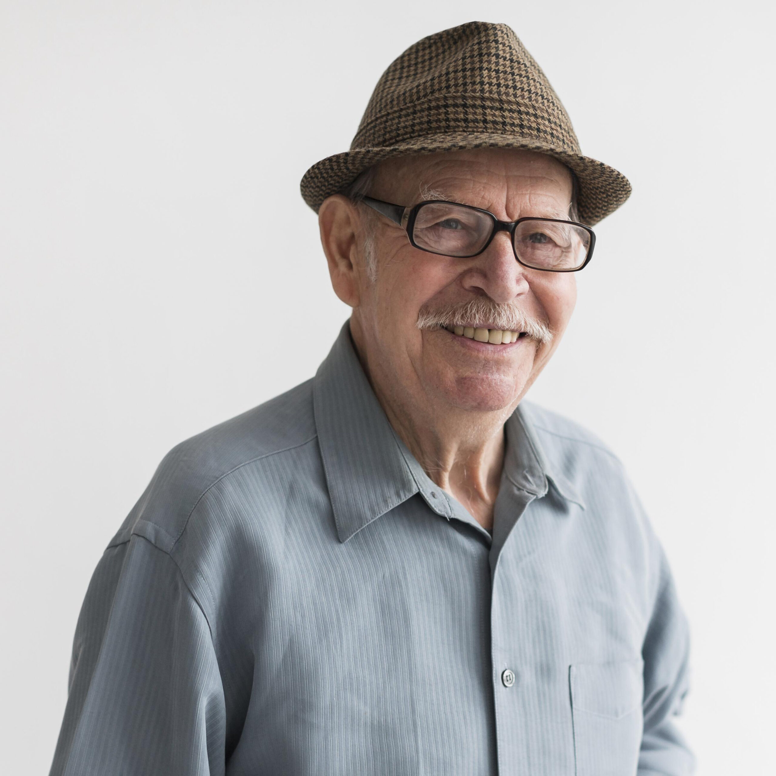 smiley-old-man-with-glasses copiar