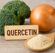 20250822_1901_Ingrediente Quecetin_simple_compose_01k39wtab6fh59mzx92nymv47p