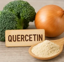 20250822_1901_Ingrediente Quecetin_simple_compose_01k39wtab6fh59mzx92nymv47p